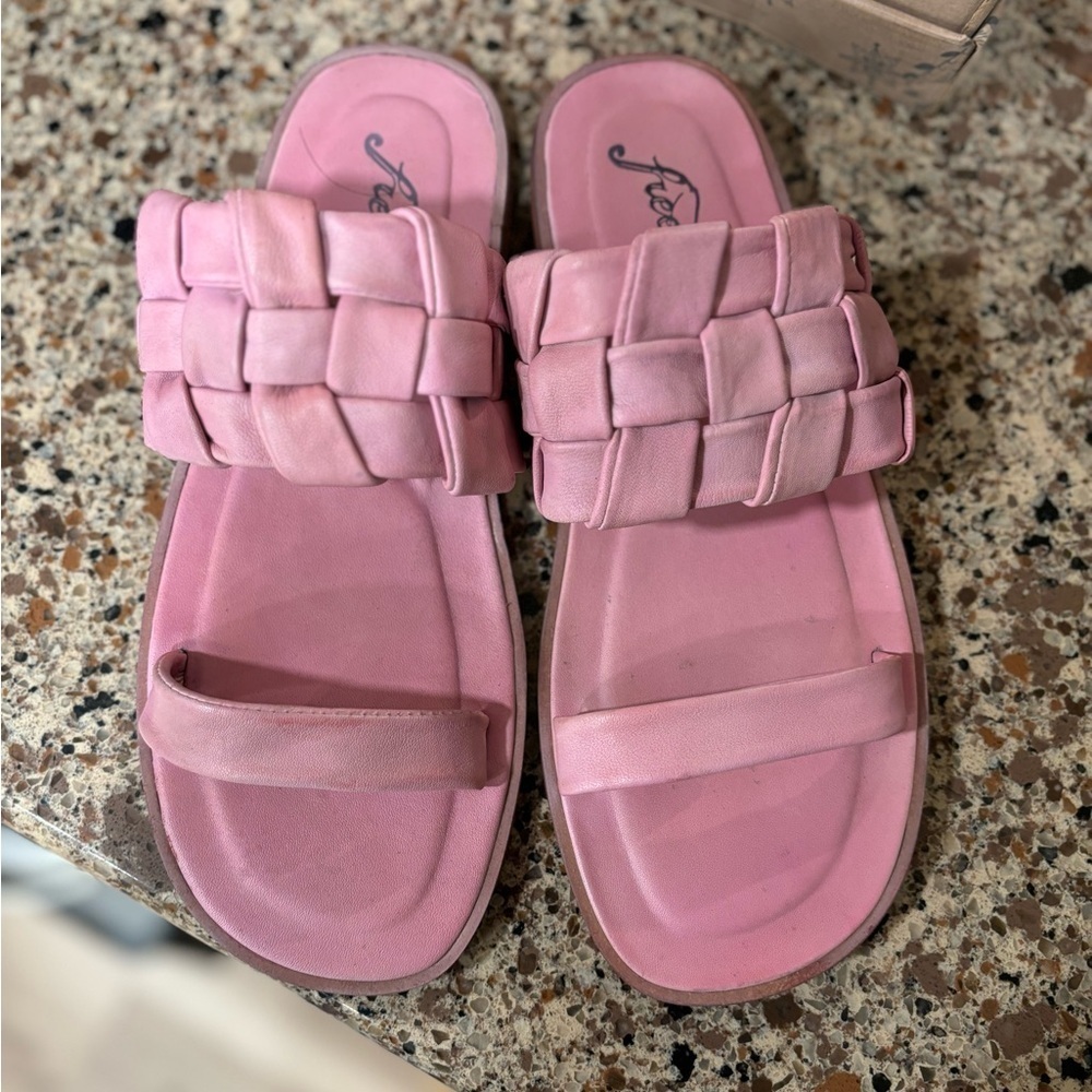 FREE PEOPLE Sandals River Pink Woven Leather Flats Sz 37 - Picture 3 of 12